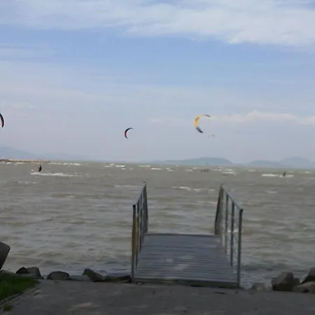 Balatonpart-lak