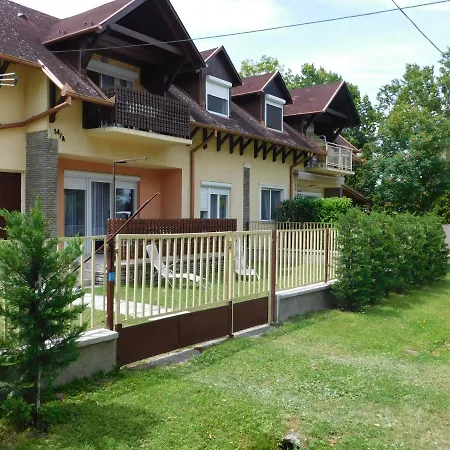 Balatonpart-lak Apartamento *