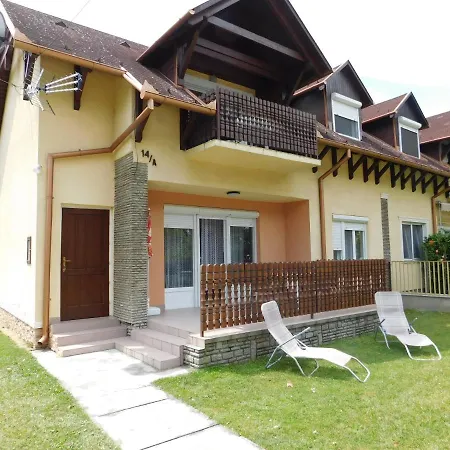 Balatonpart-lak Apartament *