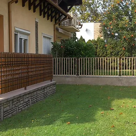 Balatonpart-lak Апартаменты *